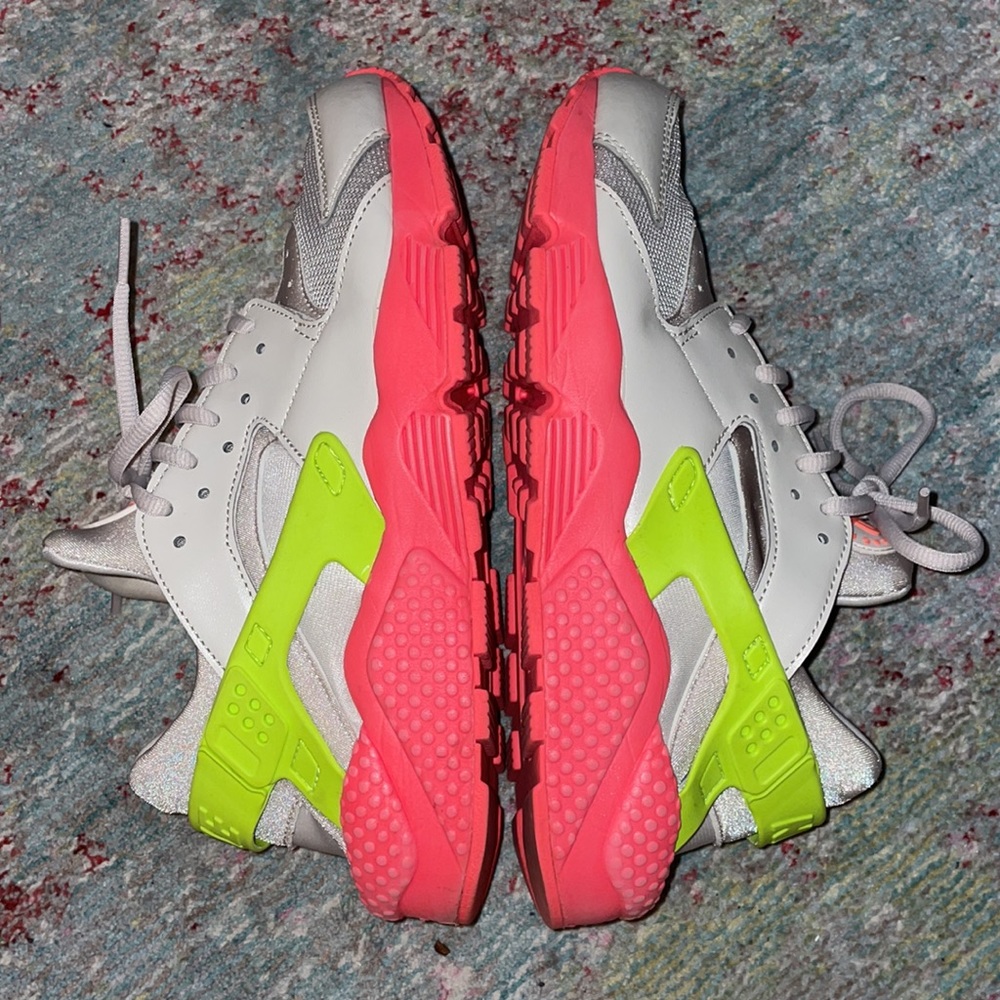 Women’s Nike Huarache Desert Sand Volt-Hot Punch (W) - Size 9 - Picture 3 of 9
